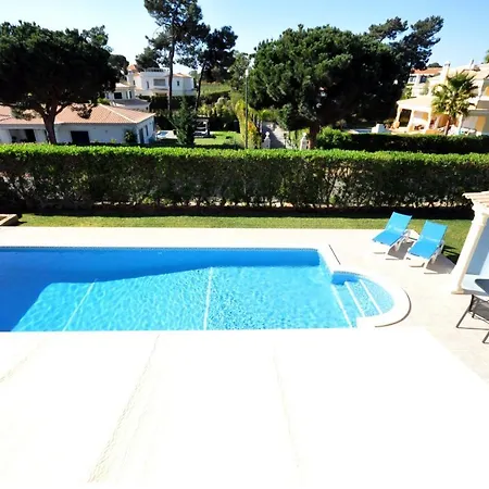 6 Bedrooms, Walking Distance To Amenities, Private Pool, Free Ac And Wifi Villa *