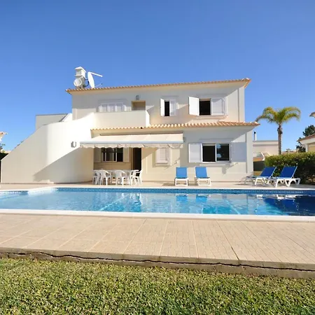 6 Bedrooms, Walking Distance To Amenities, Private Pool, Free Ac And Wifi * Quarteira