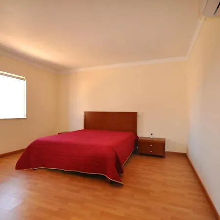 6 Bedrooms, Walking Distance To Amenities, Private Pool, Free Ac And Wifi *