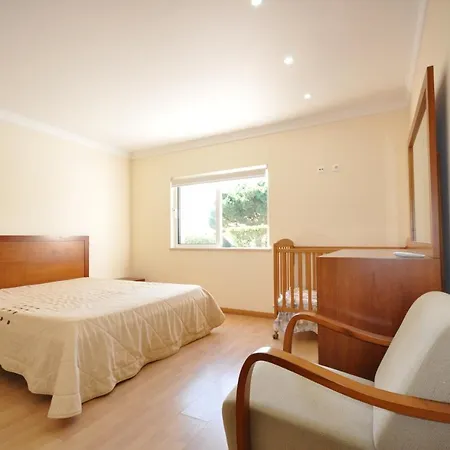 6 Bedrooms, Walking Distance To Amenities, Private Pool, Free Ac And Wifi *