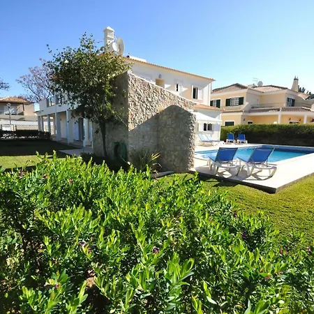 6 Bedrooms, Walking Distance To Amenities, Private Pool, Free Ac And Wifi *