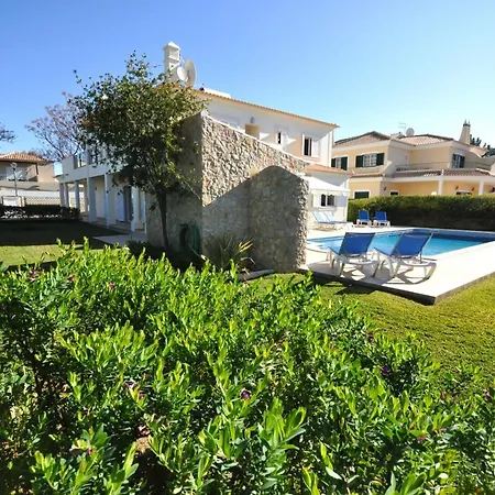 6 Bedrooms, Walking Distance To Amenities, Private Pool, Free Ac And Wifi *