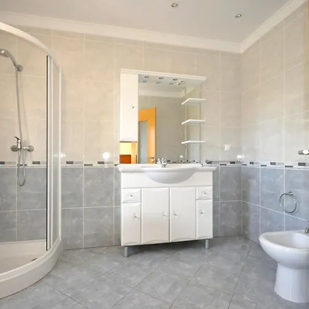 Βίλα 6 Bedrooms, Walking Distance To Amenities, Private Pool, Free Ac And Wifi