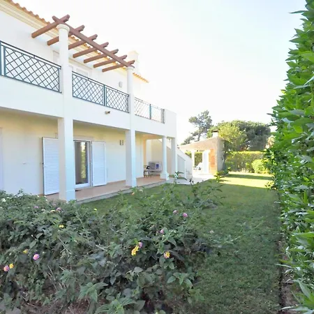 6 Bedrooms, Walking Distance To Amenities, Private Pool, Free Ac And Wifi Quarteira