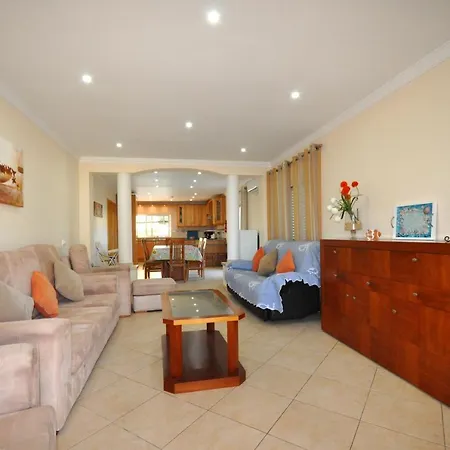 Βίλα 6 Bedrooms, Walking Distance To Amenities, Private Pool, Free Ac And Wifi Quarteira