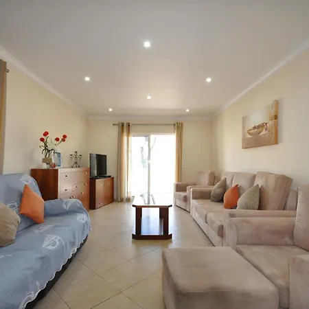 6 Bedrooms, Walking Distance To Amenities, Private Pool, Free Ac And Wifi Villa